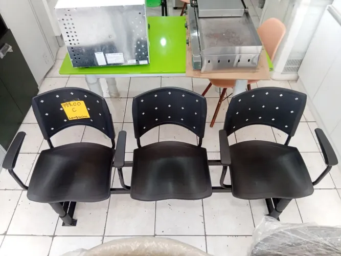 Longarina 3 lugares com braços em Belém