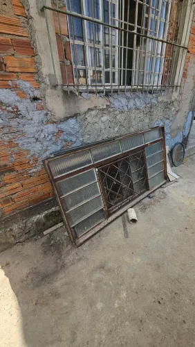 Janelão de ferro e vidro