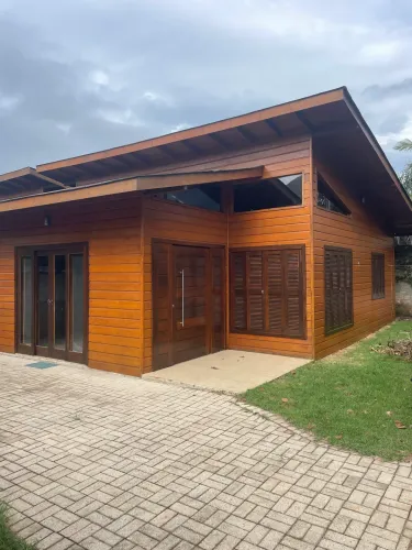 Alugo 2 dormitórios próximo ao Novo Campeche