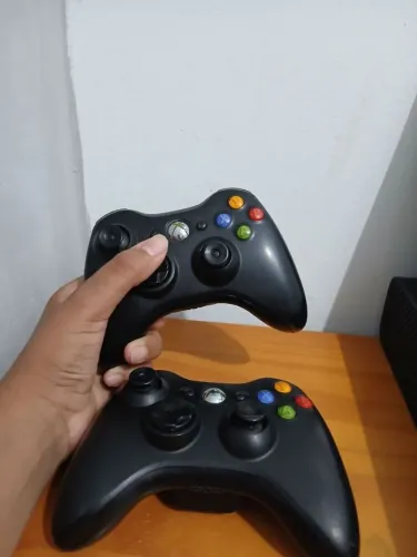 2 CONTROLE DE XBOX 360