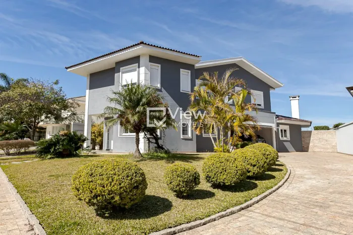 Casa à Venda em Condomínio Fechado  863m² de Terreno  Região Nobre de Curitiba