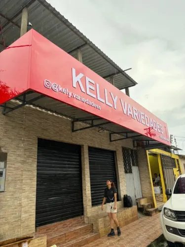 Fachada em ACM com letreiro