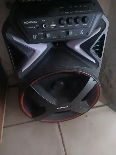 Caixa de som 400 watts mondial pouca veses usada