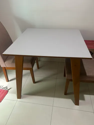 Mesa com tampo de vidro 90x90cm - não inclui as cadeiras