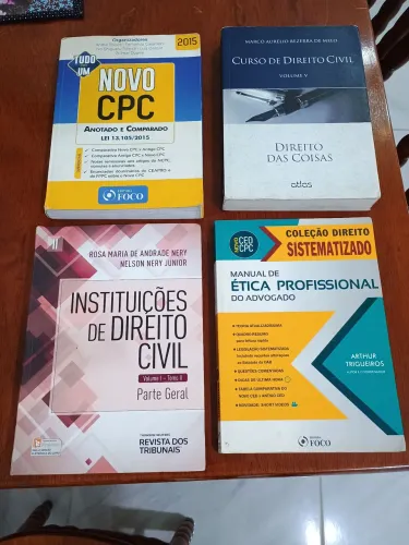 Livros de Direito faculdade.