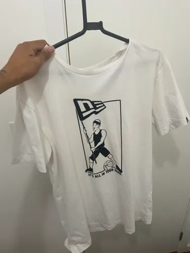 Camiseta New Era Core NE Ligas Basketball.