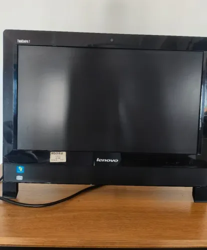 Computador Lenovo All-in-One - Pentium G850, 2 GB RAM, HD 320 GB