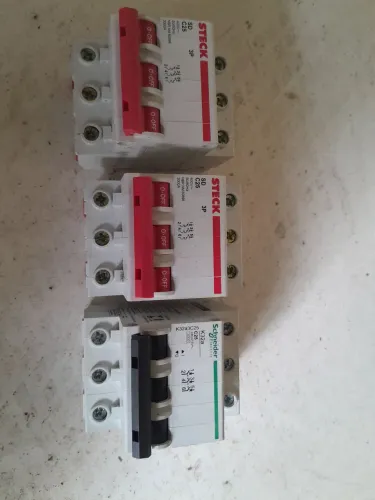Disjuntor trifásico C25.