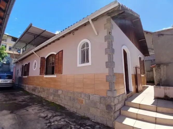 Casa 4 quartos 3 banheiros