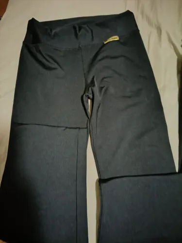 Duas calças m preta 1 leg e outra flanelada