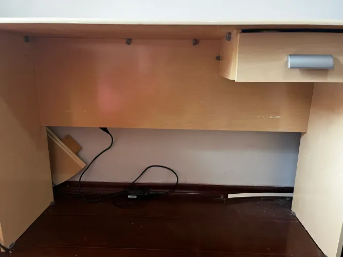 Vende-se escrivaninha