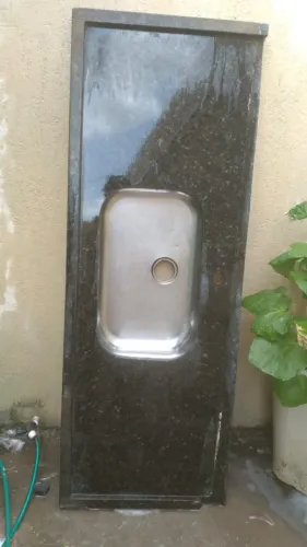 Pia de Cozinha em Granito com Cuba Inox - Excelente Estado