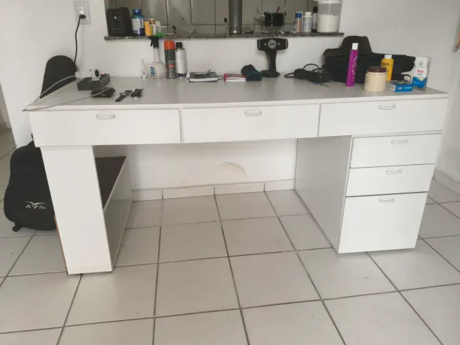 VENDE - SE DUAS BANCADAS EM MDF