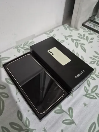 Vendo celular galáxia S23 521 GB