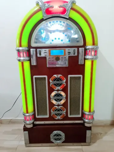 Junker box retrô pavão rádio am/fm, USB, CD, aux e cartão de memória! Somente venda. 