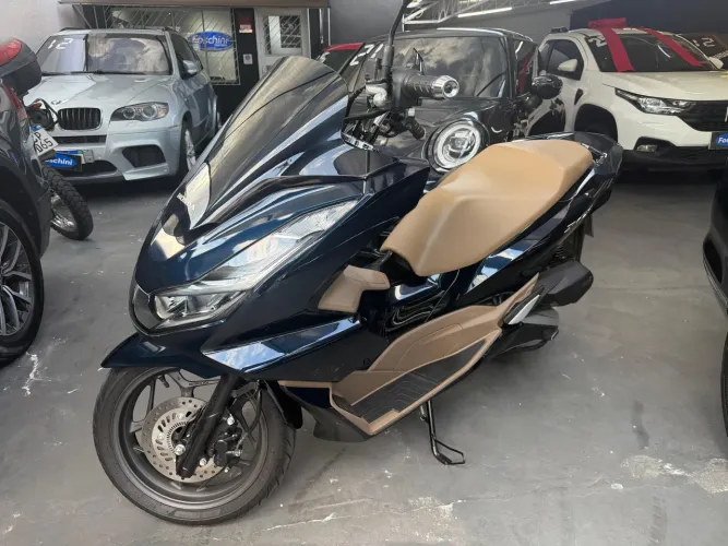 Honda PCX 160 DLX 2025 com apenas 4.000 KM R$20.990,00 