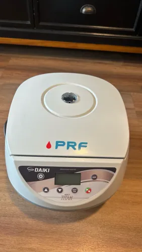 Centrifuga DAIKI Digital TITAN-12 até 5000 RPM PRP- PRF mL - até 12 tubos