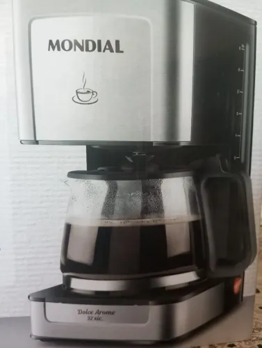 Cafeteira elétrica com garantia e novíssima