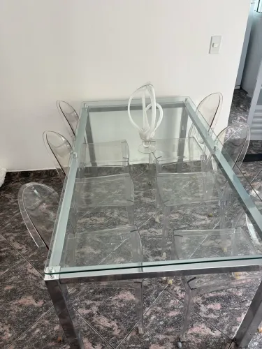 Mesa de jantar com cadeiras