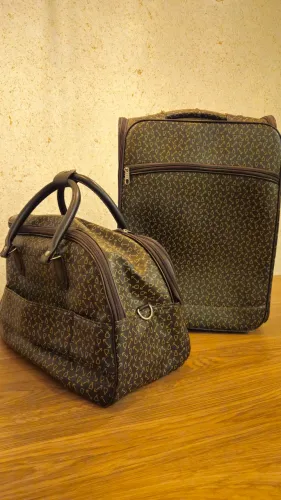 Conjunto de Mala de Viagem + Bolsa de Mão - Marrom e Dourado