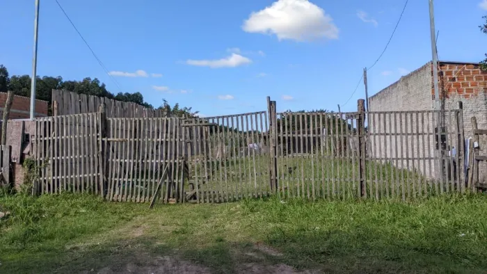 Vendo terreno com chalé.