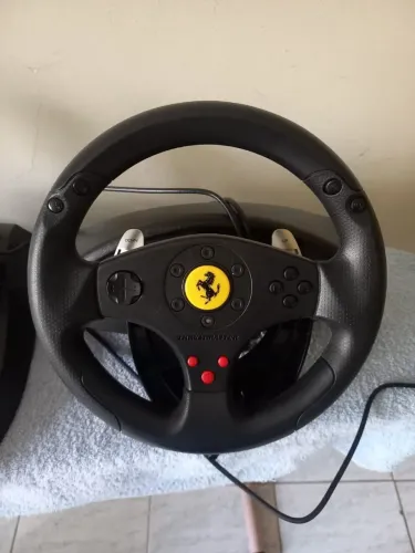 Volante Thrustmaster T98 Ferrari 296 GTB - PS5, PS4 e PC - 4169105