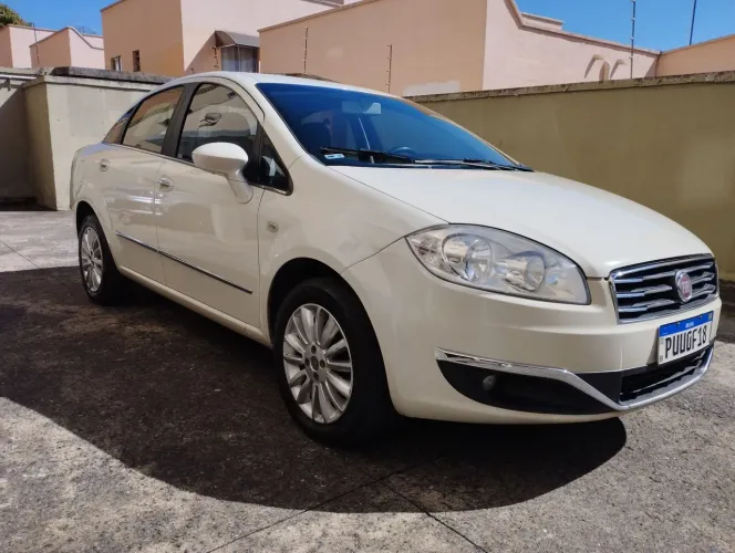 Fiat Linea Essence 1.8 Flex 16V 4P 2015