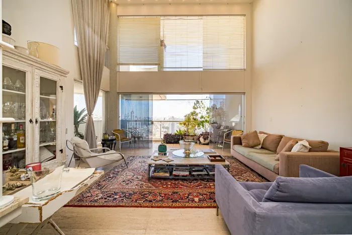 Duplex para venda e locação em Perdizes com 4 quartos, sendo 2 suítes, 222m²