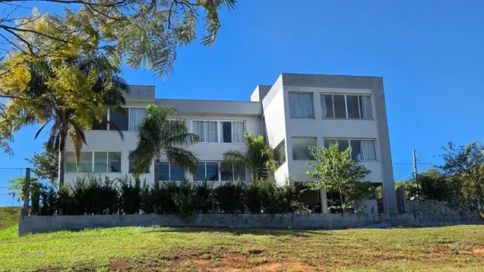 CASA COM PISCINA E VISTA PRIVILEGIADA NO NINHO VERDE II ? PARDINHO/SP