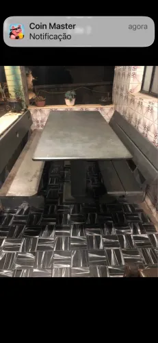 Mesa de ardósia com 2 bancos