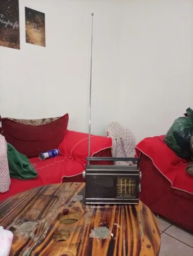Coisa de luxo moto rádio AM só a pilha 500 reais funcionando perfeitamente