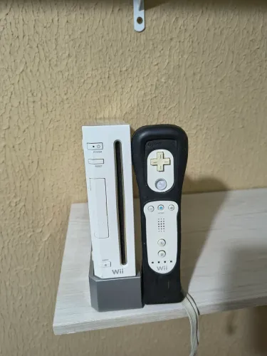 Vendo console Nintendo Wii desbloqueado. Completo. Mas n vai jogos só o console e os cabos