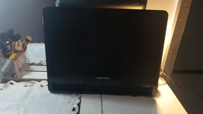 Vendo computador completo positivo em bom estado