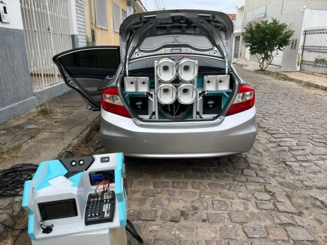 SOM AUTOMOTIVO COMPLETO VENDE SE OU TROCA EM MOTO