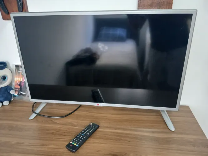 Vendo TV para conserto