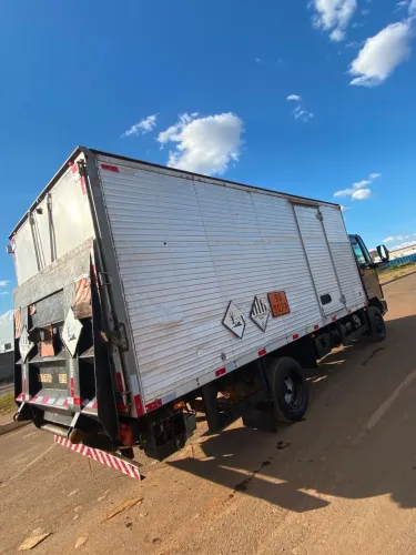 FORD CARGO 816 S 2013/2013 - BAÚ FECHADO C/ RAMPA