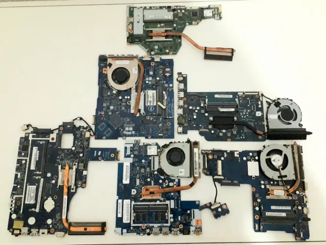 Lote de Placas-Mãe de Notebook com Defeito - Para Retirada de Peças