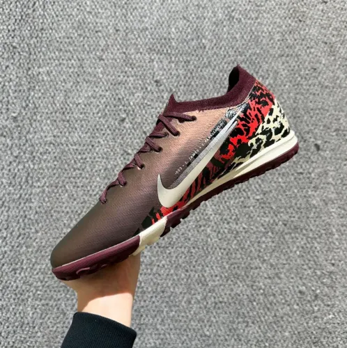 Chuteira Society Nike - Estilo e Performance em Campo!
