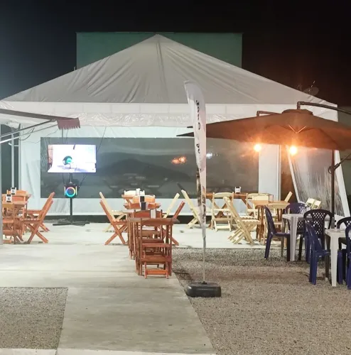 Tenda com 2 lateral. 6 x 6 Branco
