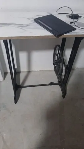 Pé de máquina singer antigo
