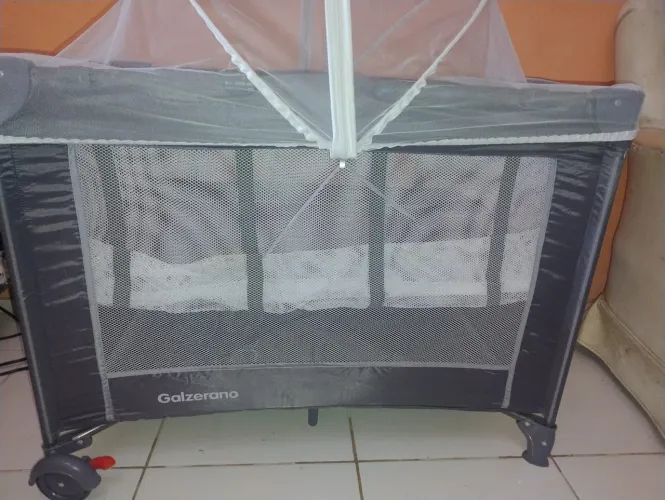Berço e cercado portátil galzerano semi novo