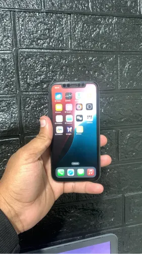 Poco f4 e iPhone 11