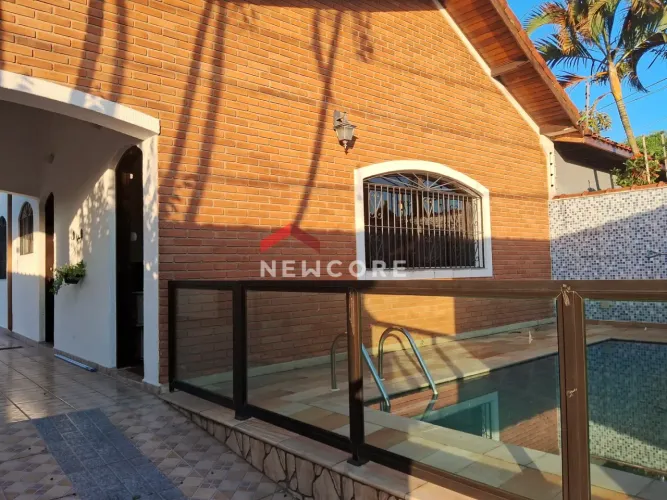 Casa em Rua Carlos Gomes - Flórida - Peruíbe/SP