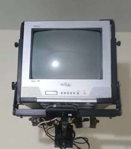 Tv 14 polegadas+ conversor digital+ suporte de parede 