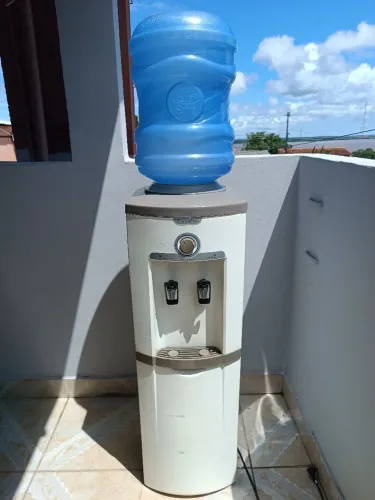 Bebedouro Esmaltec de Coluna Branco + Garrafão + Porta Copos | Gelando Perfeitamente
