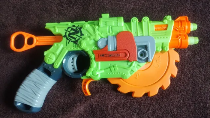 Lançador de dardos Nerf Strike Serra original 