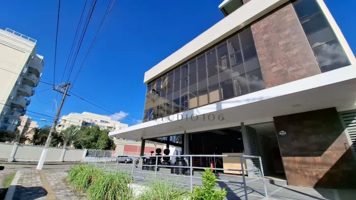 Sala comercial de 65 m² com recepção e copa no Largo da Batalha, Niterói