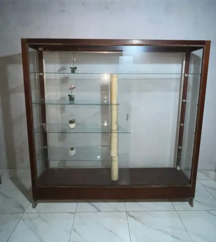 Vendo vitrine grande 2,00x2,00