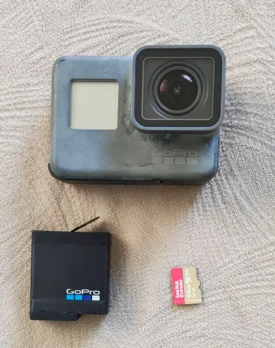 GoPro Hero 5 Black + Vários Acessórios | Excelente Estado | 64GB Incluso