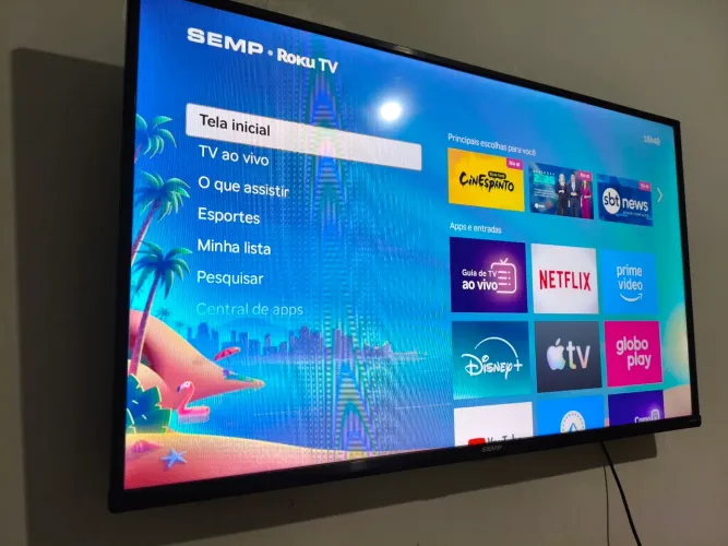 Televisão 43'' Semp Smart Roku em perfeito estado de conservação 
